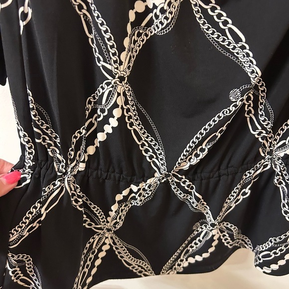 White House Black Market Black and White Fitted Blouse with 3/4 Sleeves - Picture 2 of 7